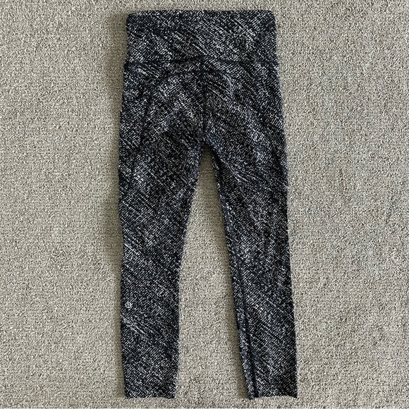 lululemon Fast and Free HR Crop Size 4 - Picture 3 of 9